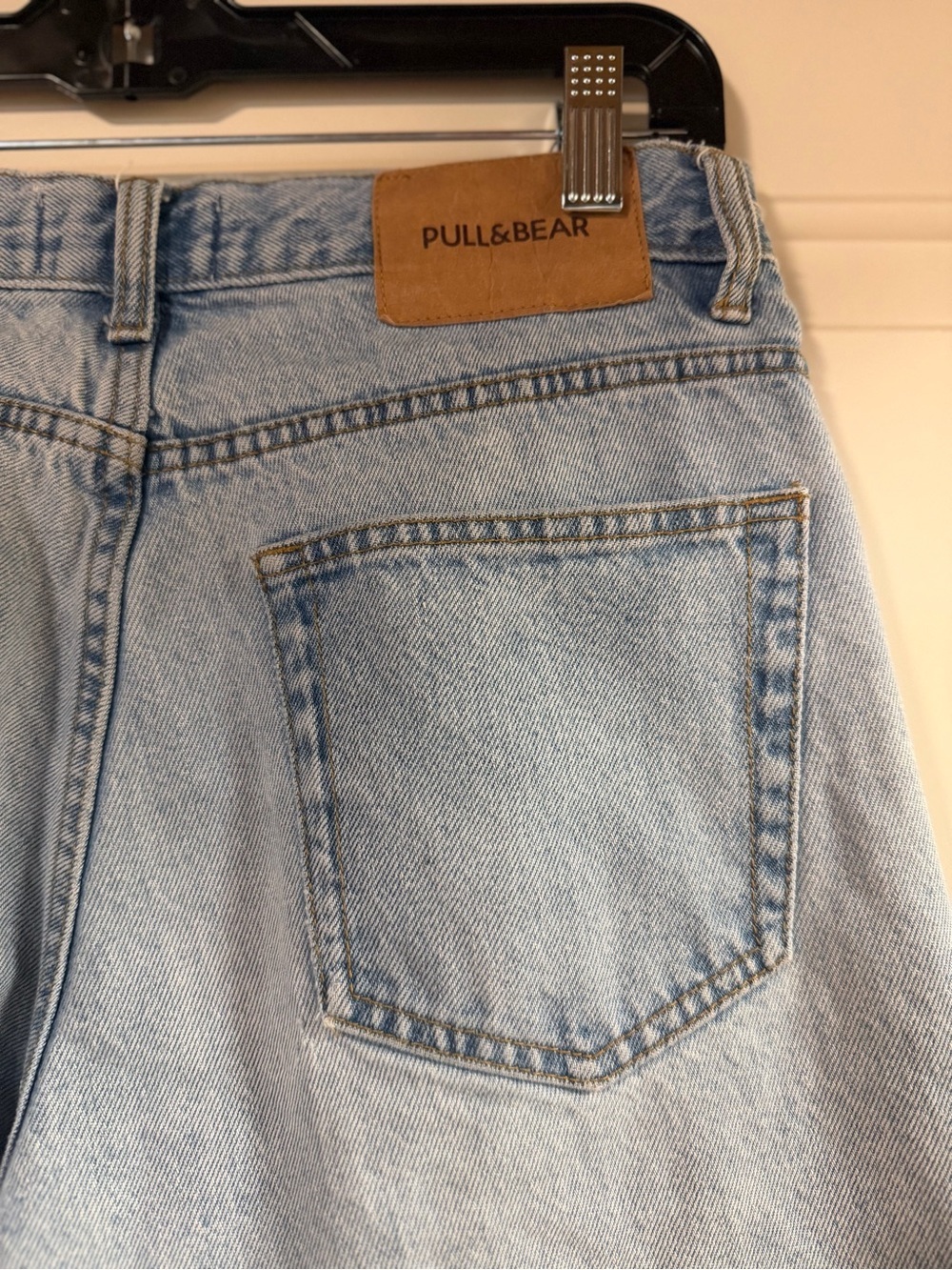 Pull&Bear Standard Jeans Women’s Size 28 Light Wash Mom Jeans - Picture 3 of 5